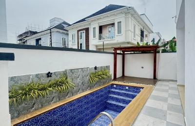 5 bedroom detached duplex