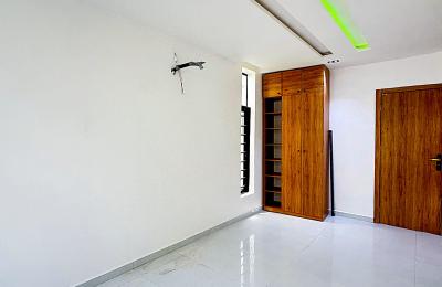 4 bedroom fully detached duplex