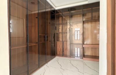 6 Bedroom Fully Detached Duplex
