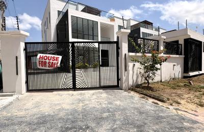 6 Bedroom Fully Detached Duplex
