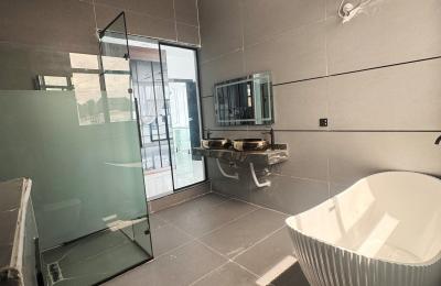 5 Bedroom Fully Detached Duplex