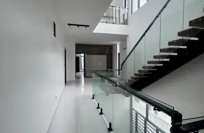 6 Bedroom Fully Detached Duplex