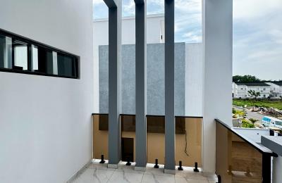 4 bedroom fully detached duplex
