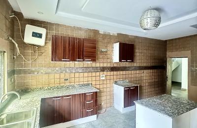 5 Bedroom Fully Detached Duplex