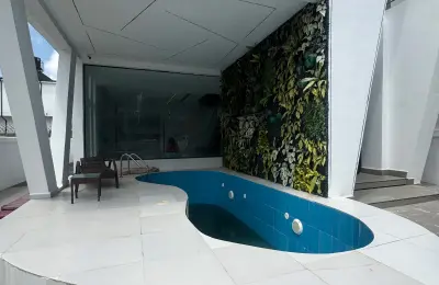 6 Bedroom Fully Detached Duplex
