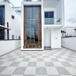 5 bedroom detached duplex