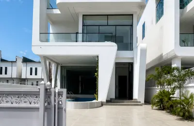 6 Bedroom Fully Detached Duplex
