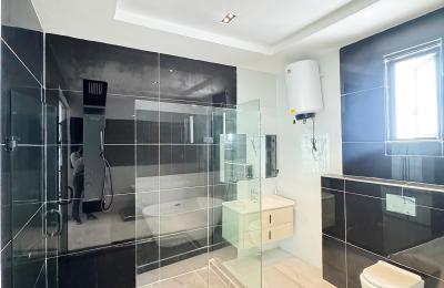 5 BEDROOM DETACHED DUPLEX WITH A SWIMMING POOL