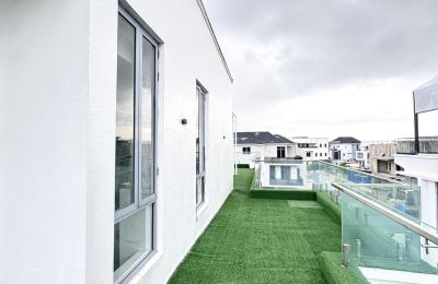 5 BEDROOM DETACHED DUPLEX WITH A SWIMMING POOL
