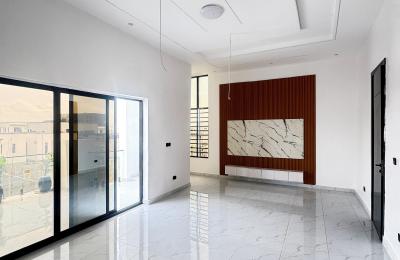 6 BEDROOM DETACHED DUPLEX WITH A SWIMMING POOL
