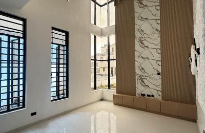 5 BEDROOM DETACHED DUPLEX WITH A SWIMMING POOL