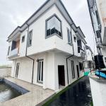 5 BEDROOM DETACHED DUPLEX WITH A SWIMMING POOL