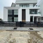 5 BEDROOM DETACHED DUPLEX WITH A SWIMMING POOL