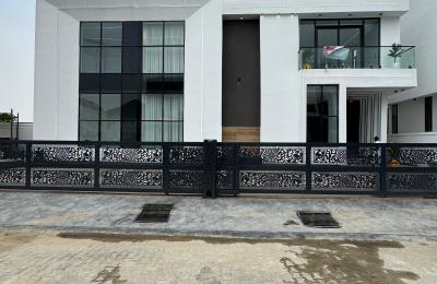 5 BEDROOM DETACHED DUPLEX WITH A SWIMMING POOL