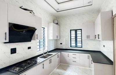5 BEDROOM DETACHED DUPLEX
