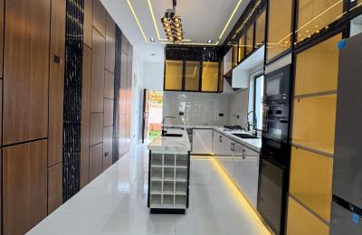 5 BEDROOM DETACHED DUPLEX WITH A SWIMMING POOL