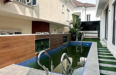 5 BEDROOM DETACHED DUPLEX WITH A SWIMMING POOL