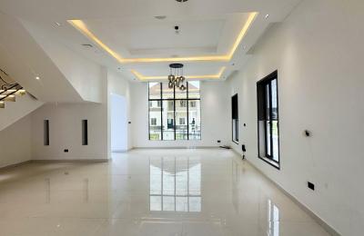 5 BEDROOM DETACHED DUPLEX WITH A SWIMMING POOL