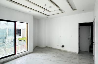4 BEDROOM DETACHED DUPLEX WITH SWIMMING POOL