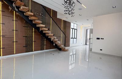 5 BEDROOM DETACHED DUPLEX WITH A SWIMMING POOL