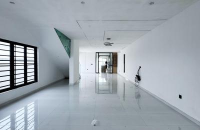 5 BEDROOM DETACHED DUPLEX WITH A SWIMMING POOL