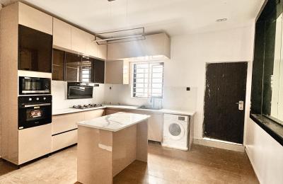 5 BEDROOM DETACHED DUPLEX