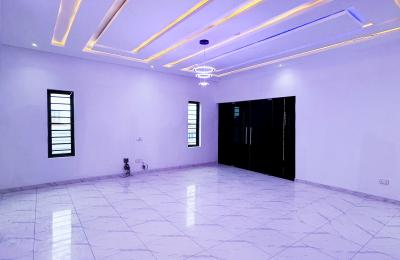 6 BEDROOM DETACHED DUPLEX WITH A SWIMMING POOL