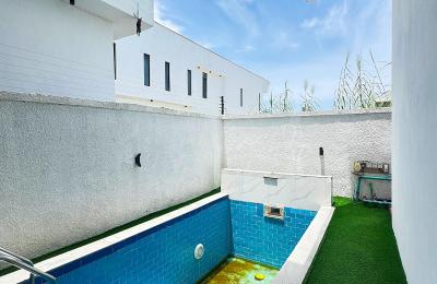 5 BEDROOM DETACHED DUPLEX WITH A SWIMMING POOL
