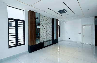 5 BEDROOM DETACHED DUPLEX WITH A SWIMMING POOL