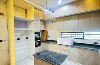 5 BEDROOM DETACHED DUPLEX WITH A SWIMMING POOL