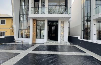 5 BEDROOM DETACHED DUPLEX WITH A SWIMMING POOL