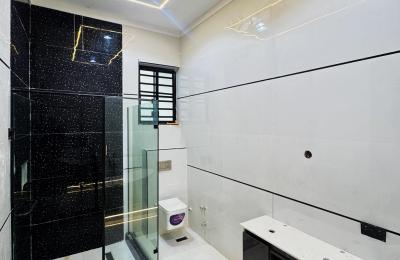 5 BEDROOM DETACHED DUPLEX WITH A SWIMMING POOL