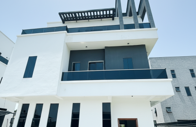 6 BEDROOM DETACHED DUPLEX WITH A SWIMMING POOL
