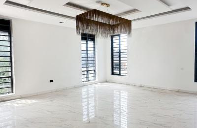 5 BEDROOM DETACHED DUPLEX WITH A SWIMMING POOL