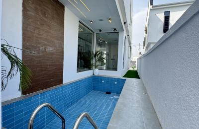 5 BEDROOM DETACHED DUPLEX WITH A SWIMMING POOL