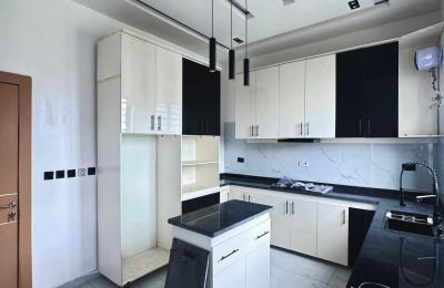 4 BEDROOM FULLY DETACHED DUPLEX
