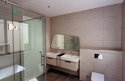 5 BEDROOM DETACHED DUPLEX WITH A SWIMMING POOL