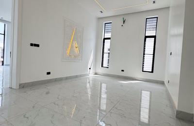 5 BEDROOM DETACHED DUPLEX WITH A SWIMMING POOL