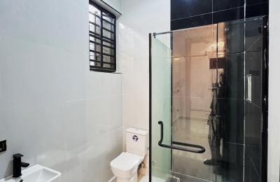 5 BEDROOM DETACHED DUPLEX WITH A SWIMMING POOL