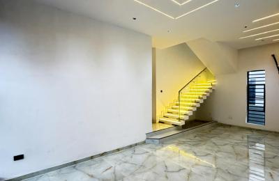 5 BEDROOM DETACHED DUPLEX WITH A SWIMMING POOL