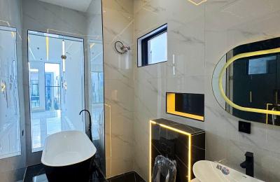 5 BEDROOM DETACHED DUPLEX WITH A SWIMMING POOL