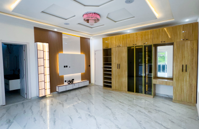 5 BEDROOM DETACHED DUPLEX