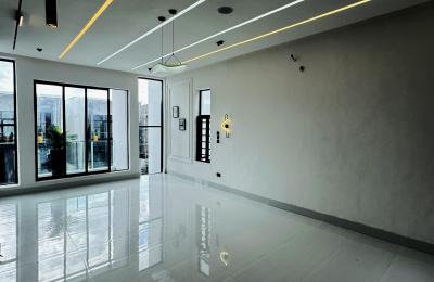 5 BEDROOM DETACHED DUPLEX WITH A SWIMMING POOL