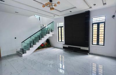 4 BEDROOM FULLY DETACHED DUPLEX