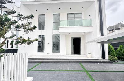 5 BEDROOM DETACHED DUPLEX WITH A SWIMMING POOL