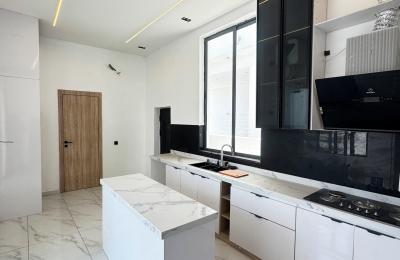 5 BEDROOM DETACHED DUPLEX WITH A SWIMMING POOL