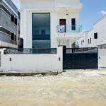 4 BEDROOM DETACHED DUPLEX WITH SWIMMING POOL