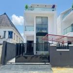 5 BEDROOM DETACHED DUPLEX WITH A SWIMMING POOL