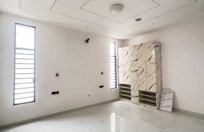 6 BEDROOM DETACHED DUPLEX WITH A SWIMMING POOL