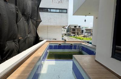 5 BEDROOM DETACHED DUPLEX WITH A SWIMMING POOL